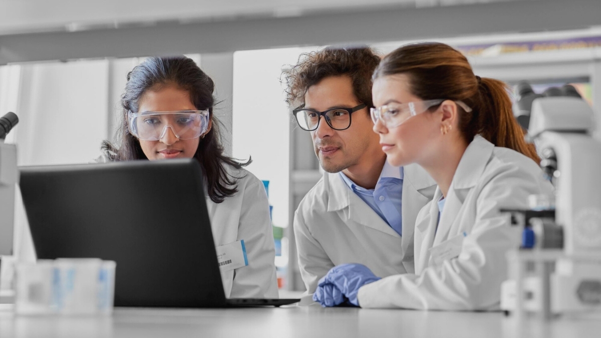 sci-students-reading-data etisense-students-reading-data